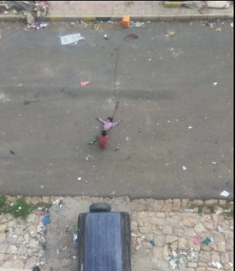 قناصة تقتل طفلة يمنية
