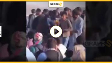 بالفيديو|| فتاة أفغانية تلفظ أنفاسها منتظرة دورها بعمليات الإجلاء في مطار كابل ومسؤول بالناتو يوضح أسباب التأخير
