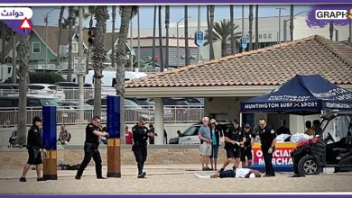 المصطافون على شاطئ أمريكي يوثقون اللحظات الأخيرة لمواطن من البشرة السمراء أطلقت عليه الشرطة وابلاً من الرصاص - فيديو وصور