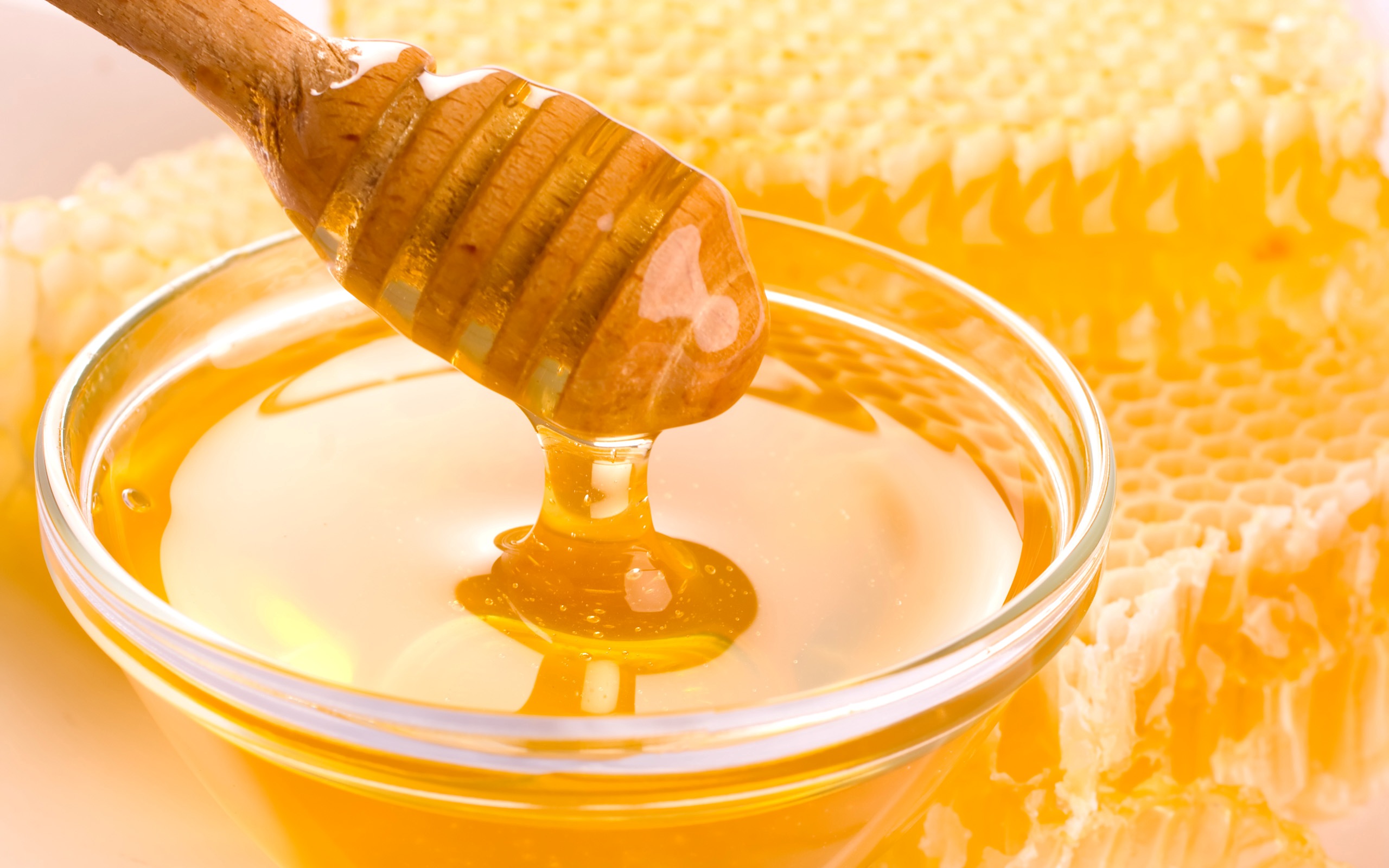  أهم 9 فوائد للعسل الطبيعي على الجسم وخبراء يصفونه بالمعجرة