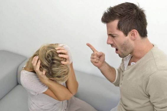 خبير تنمية بشرية يكشف أهم الخطوات لاحتواء غضب الزوج من قبل زوجته
