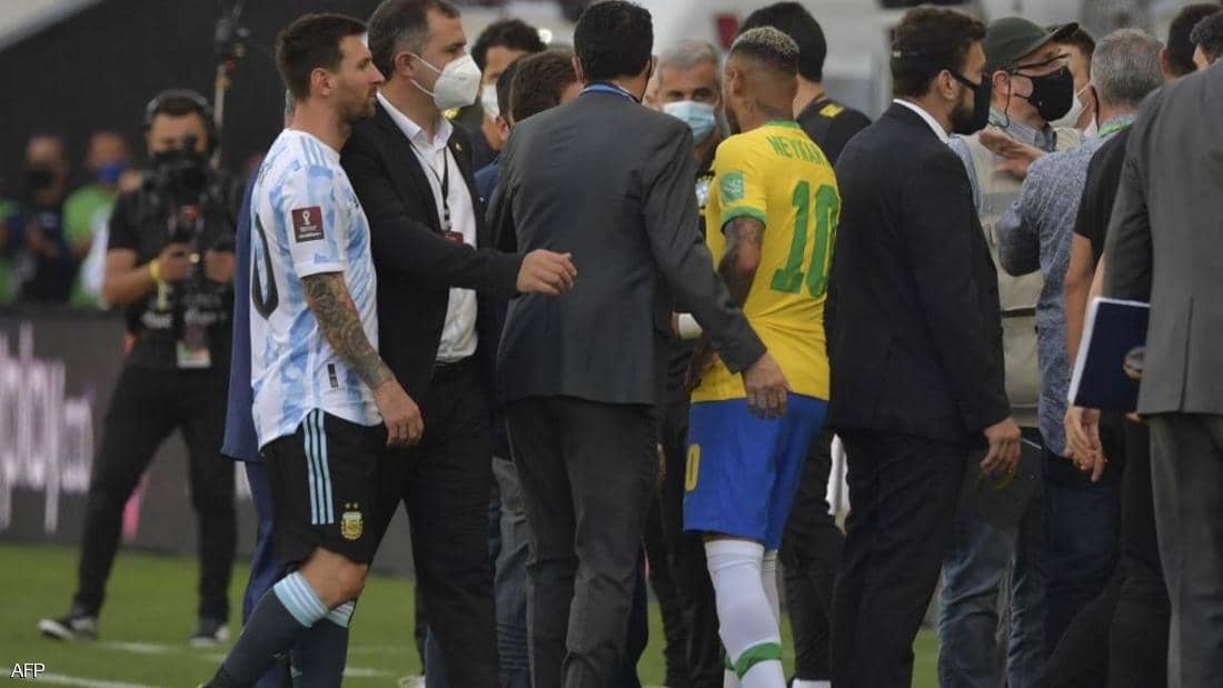 واقعة تاريخية.. إيقاف مباراة البرازيل والأرجنتين.. وميسي يرد بغضب “العالم كله يتفرج علينا"- (فيديو وصور)