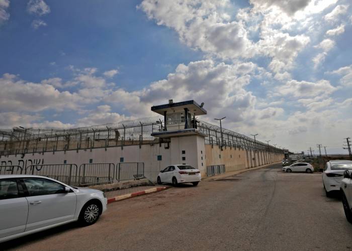 تفاصيل جديدة ومثيرة في قضية هروب الأسرى الفلسطينيين من سجن "جلبوع"- (فيديو وصور)