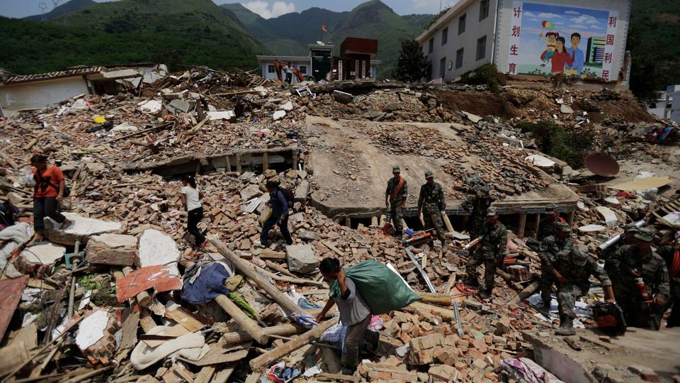 بالفيديو|| زلزال مدمر يضرب مدينة "سيتشوان" الصينية ويوقع خسائر هائلة.. مصرع 9 أشخاص بارتفاع مفاجئ لأمواج البحر في فرنسا