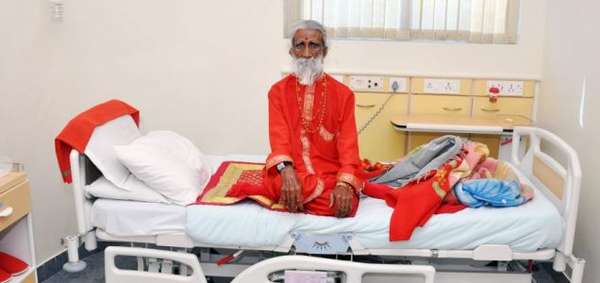 لم يأكل أو يشرب طيلة 76 عاماً..رجلٌ هندي يمارس اليوغا "حيَّر الأطباء وتحدى قوانين الطبيعة" 