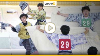 مسابقة “حرب الوسائد".. من لعبة يمارسها الصغار قبل النوم إلى منافسة تقام سنوياً في اليابان – فيديو وصور
