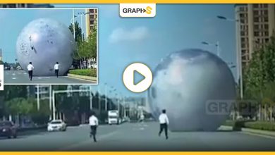 بالفيديو|| كرة عملاقة تخرج عن السيطرة لتحدث فوضى عارمة في شوارع الصين