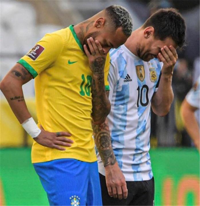 واقعة تاريخية.. إيقاف مباراة البرازيل والأرجنتين.. وميسي يرد بغضب “العالم كله يتفرج علينا"- (فيديو وصور)