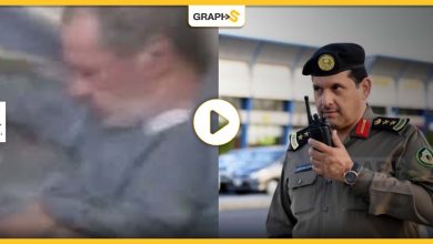 مواطن سعودي يوثق عملية اعتدائه على رجل طاعن بالسن والسلطات تتدخل -فيديو