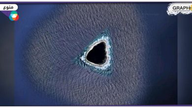 العثور على "جزيرة غامضة" وسط المحيط بدت كأنها ثقب أسود كبير.. وأثار لونها الحيرة والجدل