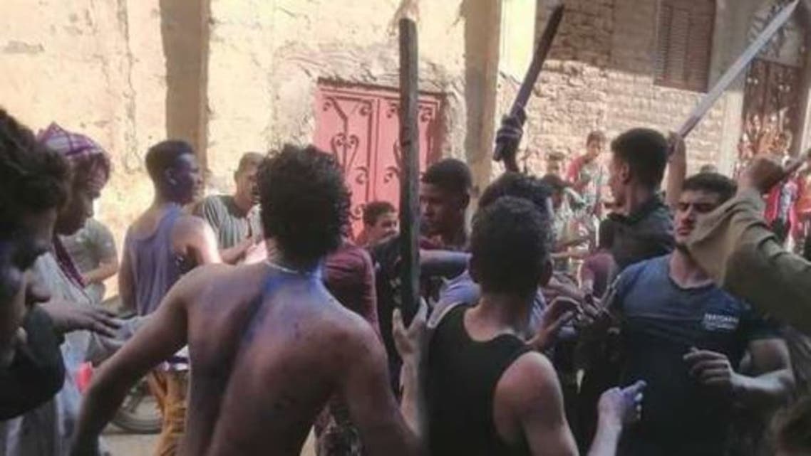 مصر: ضبط شباب رقصوا شبه عراة.. مارسوا طقوساً ممنوعة واحتفلوا بالنيران في أحد الأعراس 