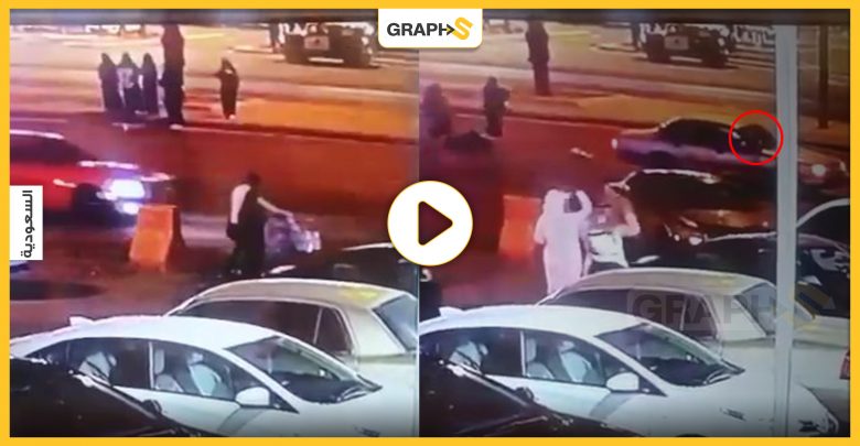 السعودية: نجاة 3 فتيات من الموت دهساً بحادثٍ مروع.. تفاجأن بمركبة ارتطمت بهن في منتصف الشارع