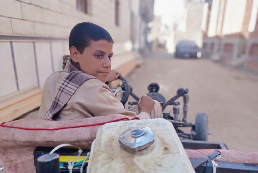 "فيراري الصعيد".. طالب مصري يصنع سيارة من الخردة وبـ "5 سرعات"