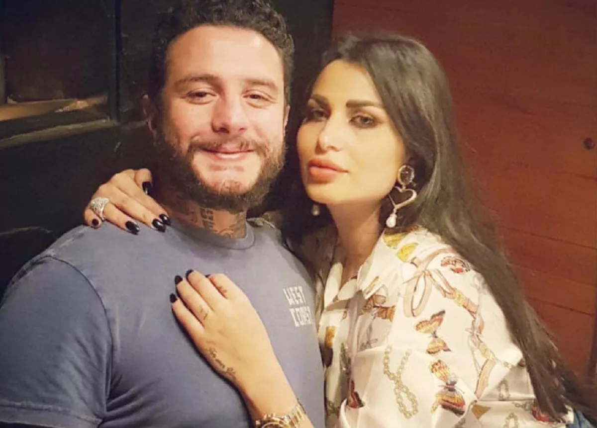 مصر: شقيق أحمد الفيشاوي يكشف عن مفاجأة حول طلاق أخيه.. وزوجة الأخير تلمح بمنشور لها لـ"خيانة زوجية"