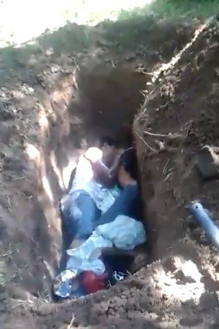 واقعة مروعة في البرازيل.. أنهوا حياتها بطريقة مأساوية بعدما أجبروها على حفر قبرها بيديها