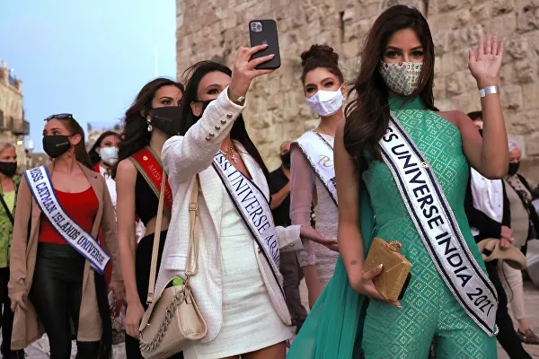 المتنافسات على لقب “ملكة جمال الكون 2021” يتألقن في صور مثيرة داخل أروقة مدينة القدس التاريخية - صور