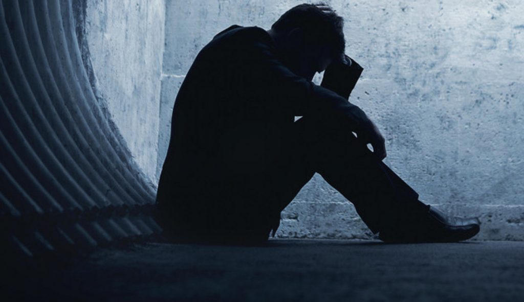 دراسة جديدة: تحذر من اكتئاب الرجال ما بعد الولادة