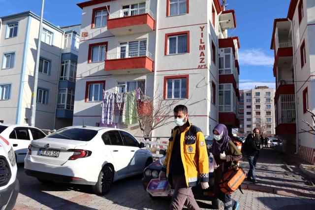 بالفيديو|| في تركيا: رجل يسحل طليقته وسط الشارع ويقوم بمحاولة إنهاء حياتها باستخدام أداة حادّة وآخر يقتل زوجته وصغيره ويحاول إنهاء حياته