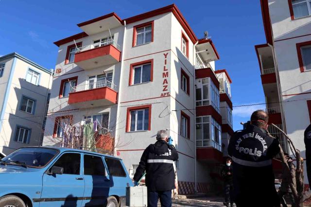 بالفيديو|| في تركيا: رجل يسحل طليقته وسط الشارع ويقوم بمحاولة إنهاء حياتها باستخدام أداة حادّة وآخر يقتل زوجته وصغيره ويحاول إنهاء حياته