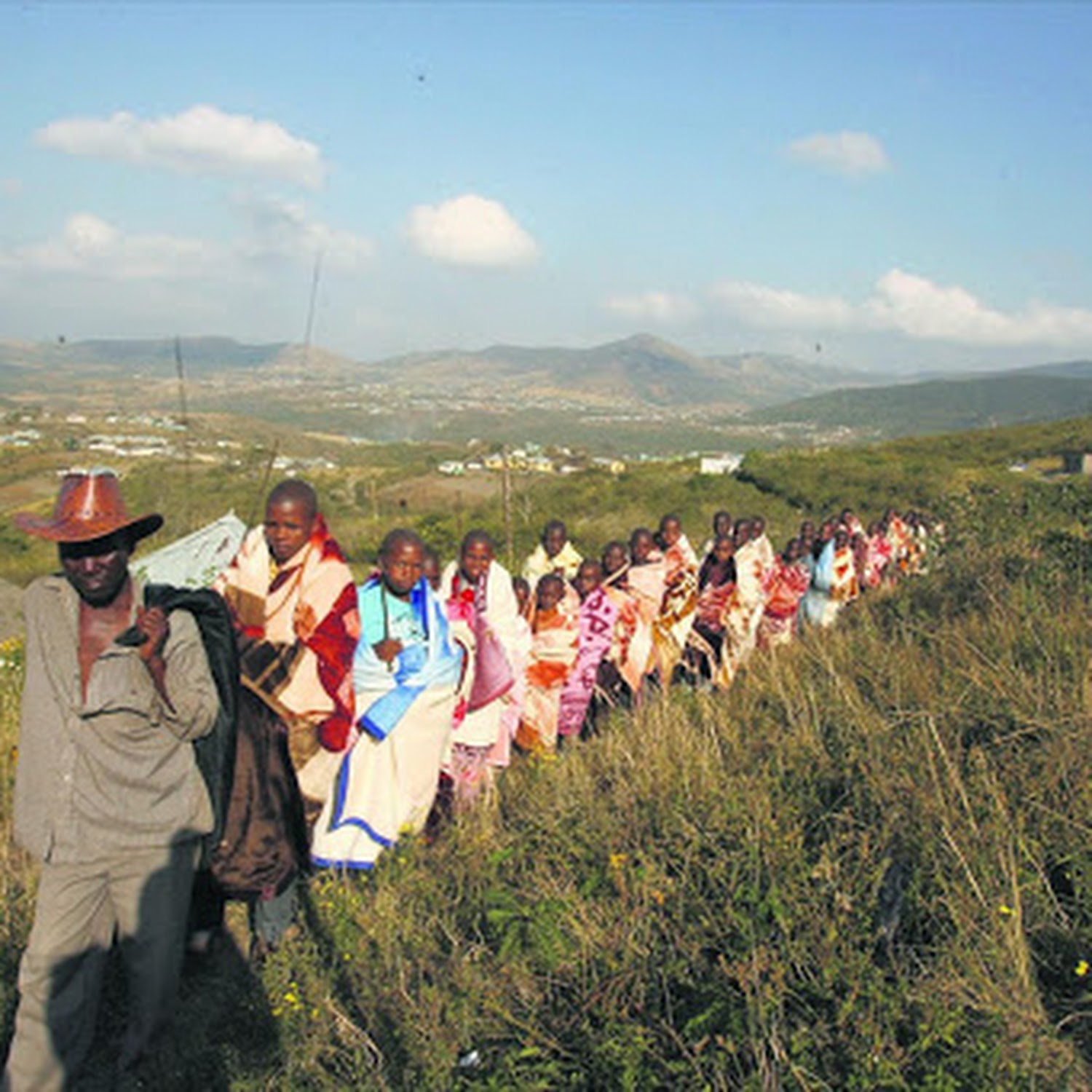 "حفل ختان" في جنوب إفريقيا يتحوَّل لـ”مأساة”.. انتهى بوفاة 30 فتى وإصابة 80 آخرين