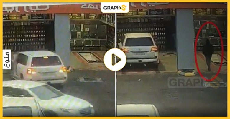 بالفيديو|| سارق يعتلي سيارة حديثة من داخل مغسلة سيارات ويلوذ بالفرار وصاحبها يطارده ويحاول منعه