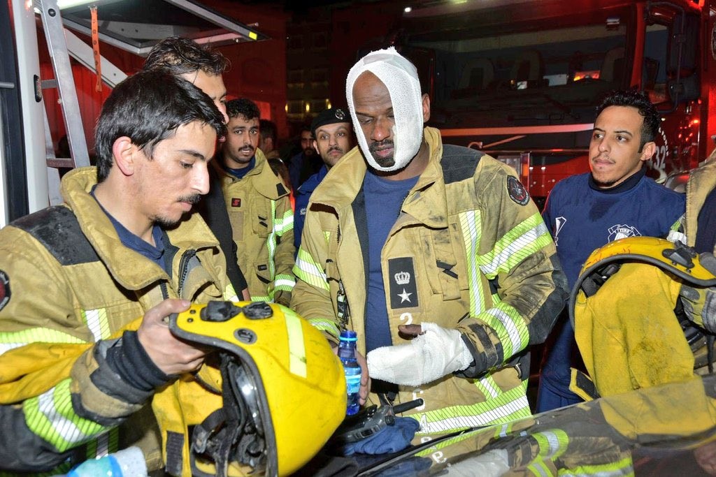 انهيار أرضي مروع في ماليزيا ابتلع عشرات السيارات.. ووفاة عاملة منزلية حاولت النجاة من حريق برمي نفسها من شرفةٍ عالية