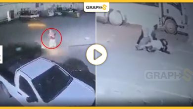 السعودية: مشاهد مروعة لدهس رجل والاعتداء عليه ومن ثم سرقته.. والنيابة تأمر بالتحقيق بالواقعة على الفور