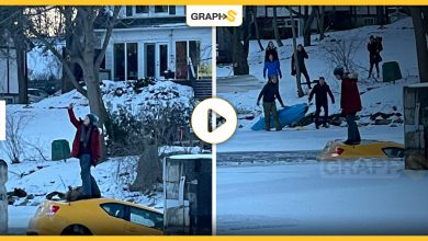 تلتقط صوراً "سيلفي" أثناء غرقها بينما يهرع الناس لانقاذها.. سلوك شابة كندية يثير جدلاً على مواقع التواصل