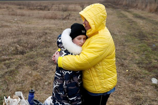  لقاء أم أوكرانية بصغارها 