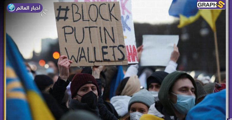 احتجاجات شعبية أمام السفارات الروسية بالخارج ووضع مأساوي للمدن الخارجة عن نطاق القصف داخل أوكرانيا بالازدحام والطوابير لشراء الأطعمة - فيديو