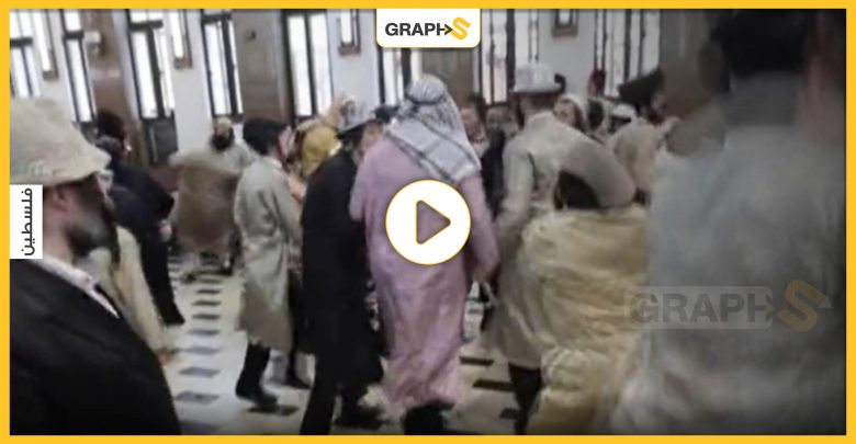 بالفيديو|| شبان يهود يرقصون احتفالا بعيد "المساخر" داخل كنيسة في القدس بأجواء غير اعتيادية