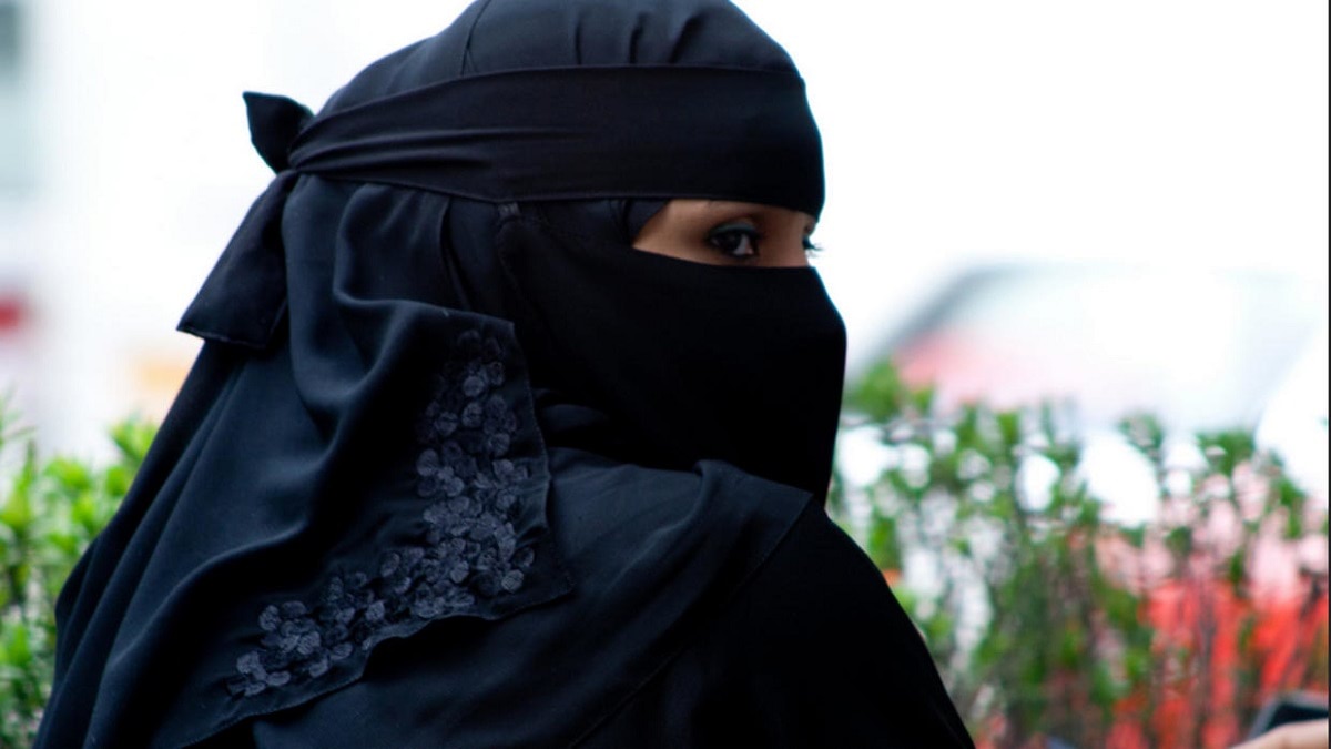 الصدفة تجمع 4 شقيقات في السعودية عقب فراق 35 عاماً.. بسبب زواجها بسن 13 عاماً 