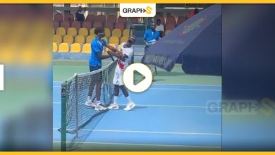 بالفيديو|| على طريقة ويل سميث.. لاعب تنس يصفع خصمه بطريقة مؤلمة