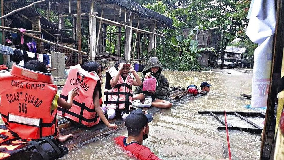 العاصفة "ميجي" تنهي حياة أكثر من 160 شخصاً في الفلبين وسط حالة كارثية - فيديو