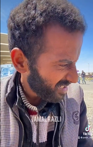 بالفيديو|| يعيش بين الألبسة المستعملة.. قصة سعودي فقد أوراقه الثبوتية بالمغرب 