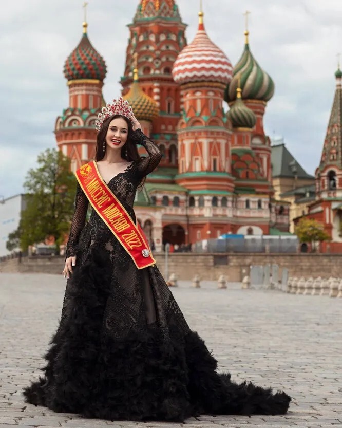 بالفيديو|| "ملكة جمال روسيا للسيدات المتزوجات" لعام 2022 .. واللقب من نصيب حسناء موسكو