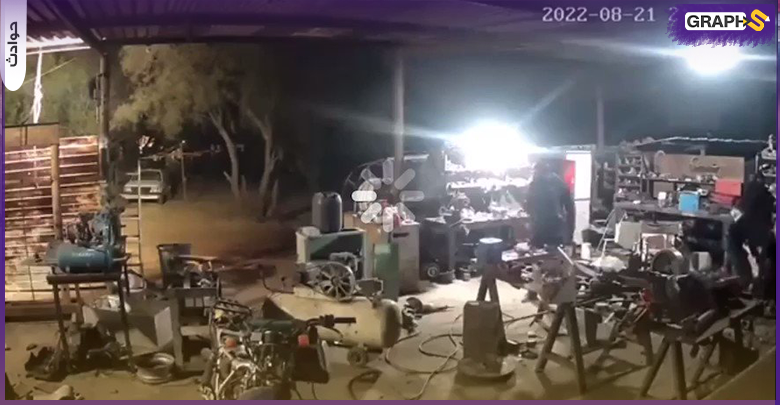 بالفيديو.. مزارع شجاع يواجه 3 لصوص مسلحين