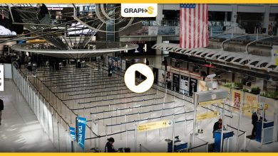 الاعتداء على امرأة من البشرة السمراء داخل مطار نيويورك وسط تجاهل القوى الأمنية -فيديو