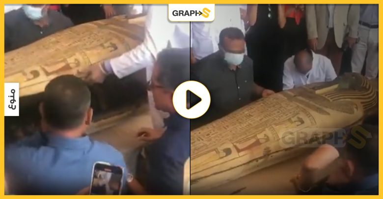 بالفيديو|| لحظة فتح نعش فرعوني قديم مختوم منذ 2500 عام