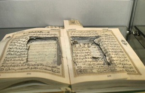 حتى القرآن الكريم لم يسلم شاهد تهريب الممنوعات داخل المصاحف