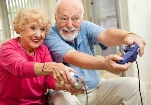 85% من البريطانيين الذين تزيد أعمارهم عن 65 يلعبون ألعاب الفيديو .. دراسة