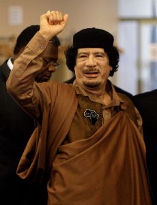 أربعة أشخاص حاولوا شراء مانشستر يونايتد أحدهم معمر القذافي 