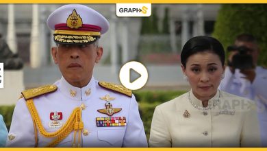 ملك تايلند وزوجته يحضران صلاة التراويح مع المسلمين