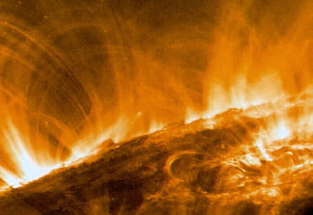 ظهور "شلال بلازما " على سطح الشمس يمكنه ابتلاع 8 كواكب و علماء تخمّن ضرره على الأرض