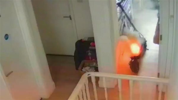 بالفيديو|| لحظة انفجار سكوتر داخل منزل في لندن أثناء شحنه