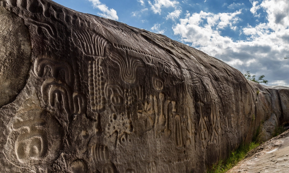 صخور بيدرا دو إنكا.. عجائب أثرية مليئة بالرموز الغريبة