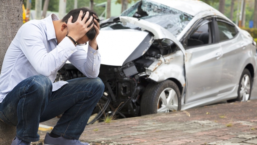 لماذا يجب عليك الاتصال بمحام على الفور بعد وقوع حادث سيارة؟
