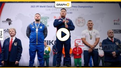 رياضي أوكراني يرفض مصافحة منافسه الإيراني خلال حفل توزيع الجوائز في بطولة العالم المفتوحة لرفع الأثقال