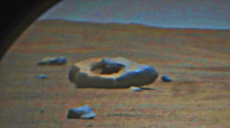 على شكل كعكة عملاقة..شاهد أغرب ما وجدته "ناسا" للآن على سطح المريخ