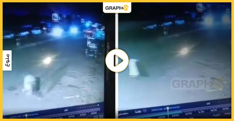 بالفيديو|| مشهد مؤلم لحظة تفجير يمني نفسه وزوجته معاً أمام مرأى من الناس